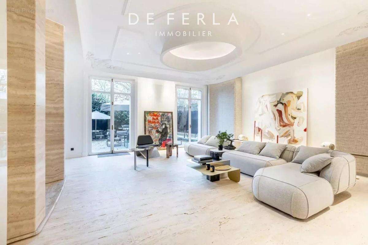 Appartement à PARIS-16E