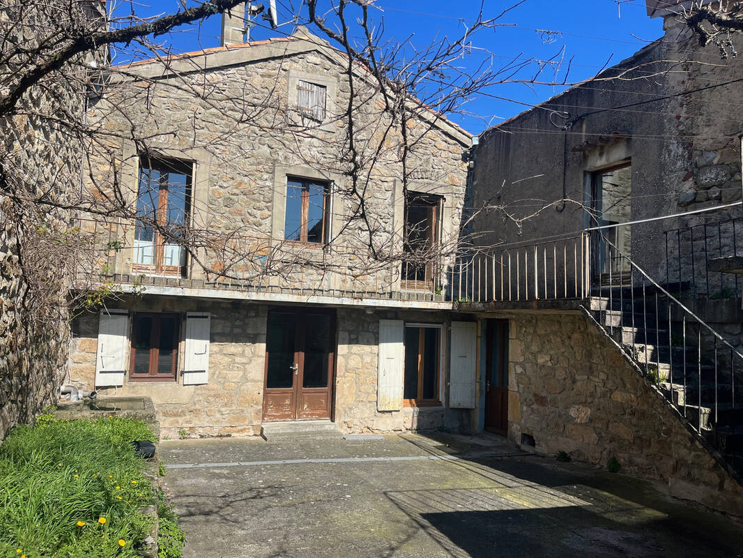 Maison à SAINT-APOLLINAIRE-DE-RIAS