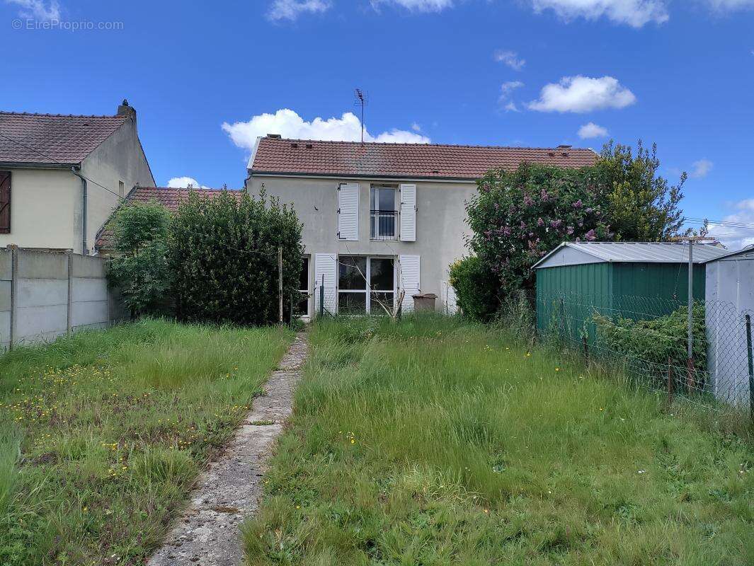 Maison à CREVECOEUR-LE-GRAND