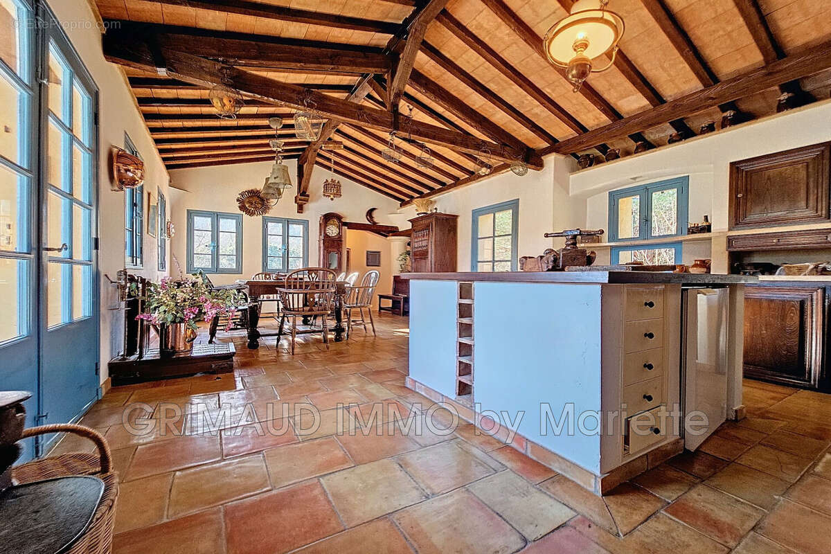 Maison à LA GARDE-FREINET