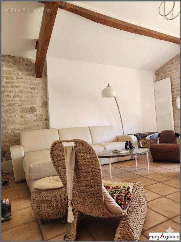 Maison à SAINT-GEORGES-DE-LONGUEPIERRE