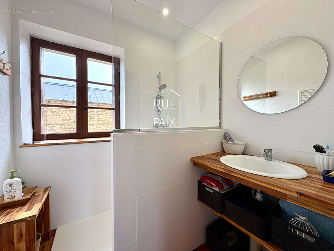 Maison à VENDEUVRE-DU-POITOU