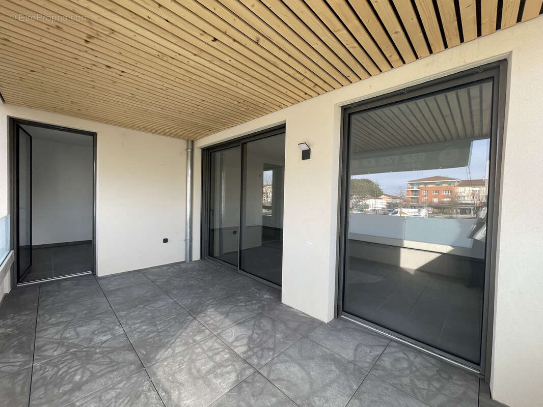 Appartement à LA TOUR-DE-SALVAGNY