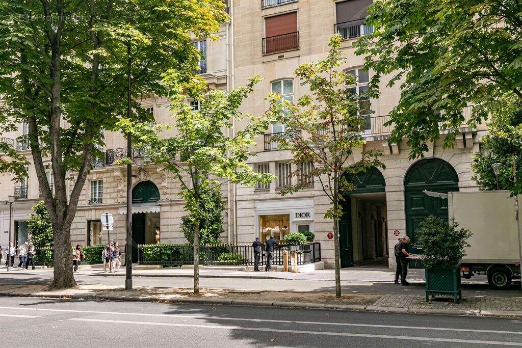 Avenue Montaigne Jolie deux-pièces en parfait état - photo 8