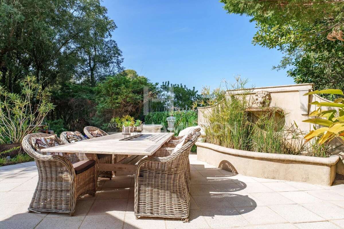 Maison à ROQUEFORT-LES-PINS