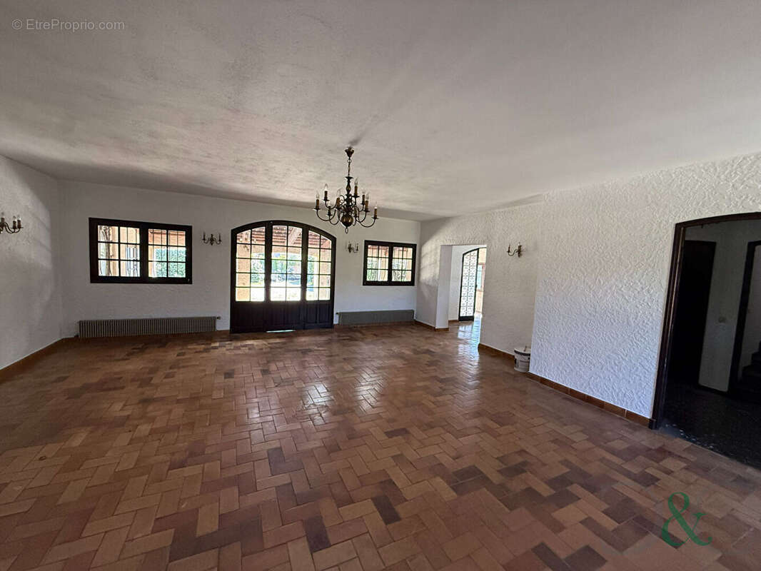 Maison à BORMES-LES-MIMOSAS