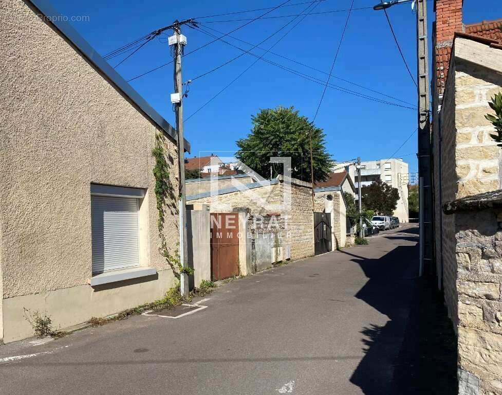 Place de parking sécurisée en sous-sol dans copropriété quartier Mansart - photo 7