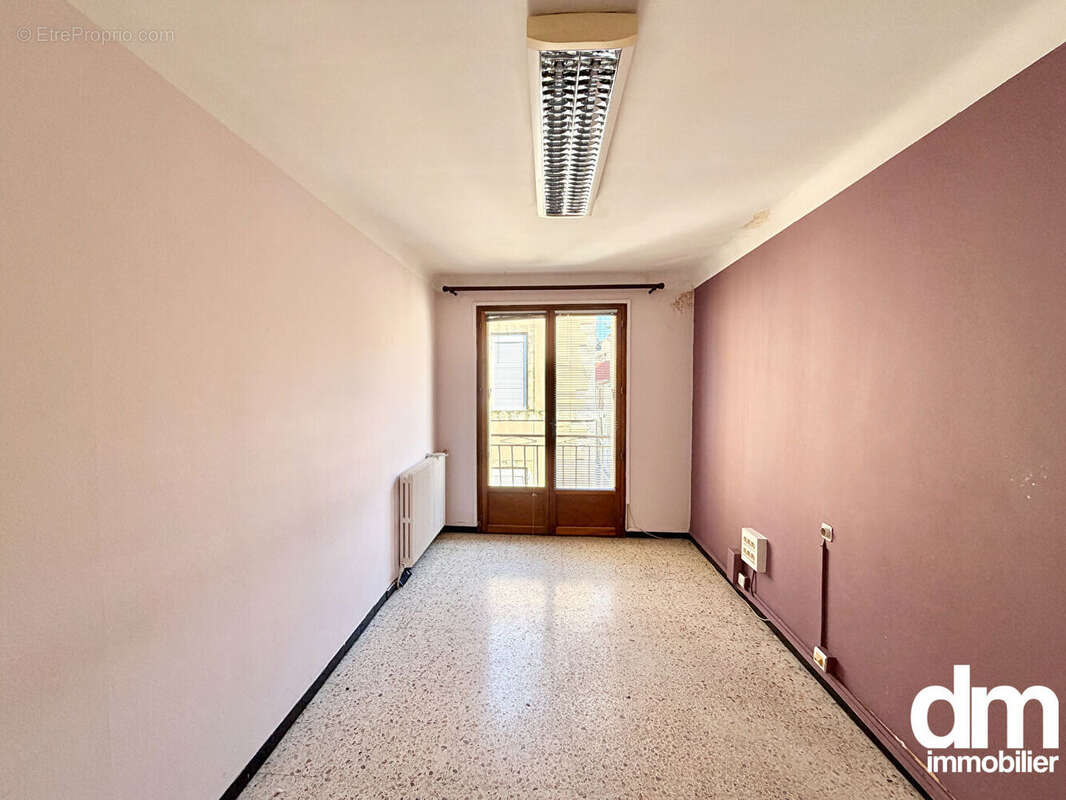 Immeuble Martigues - Maison de ville de 115 m²  avec local commercial de 35 m². - photo 15
