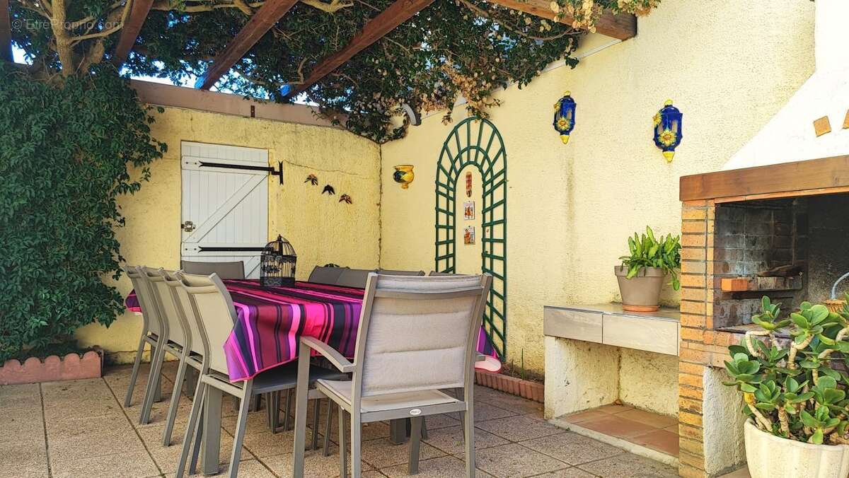 Maison à SAINT-LAURENT-DE-LA-SALANQUE