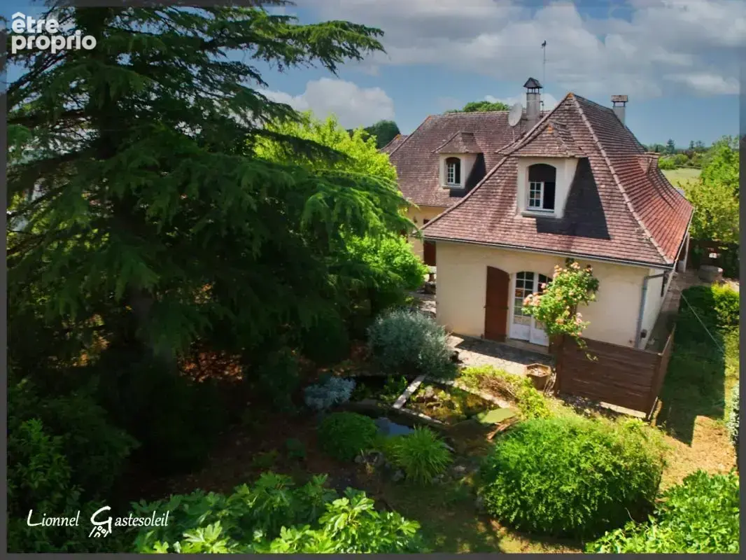 Périgourdine idéalement située 5 chambres sur un beau terrain Paysager à Pineuilh (33) - photo 3