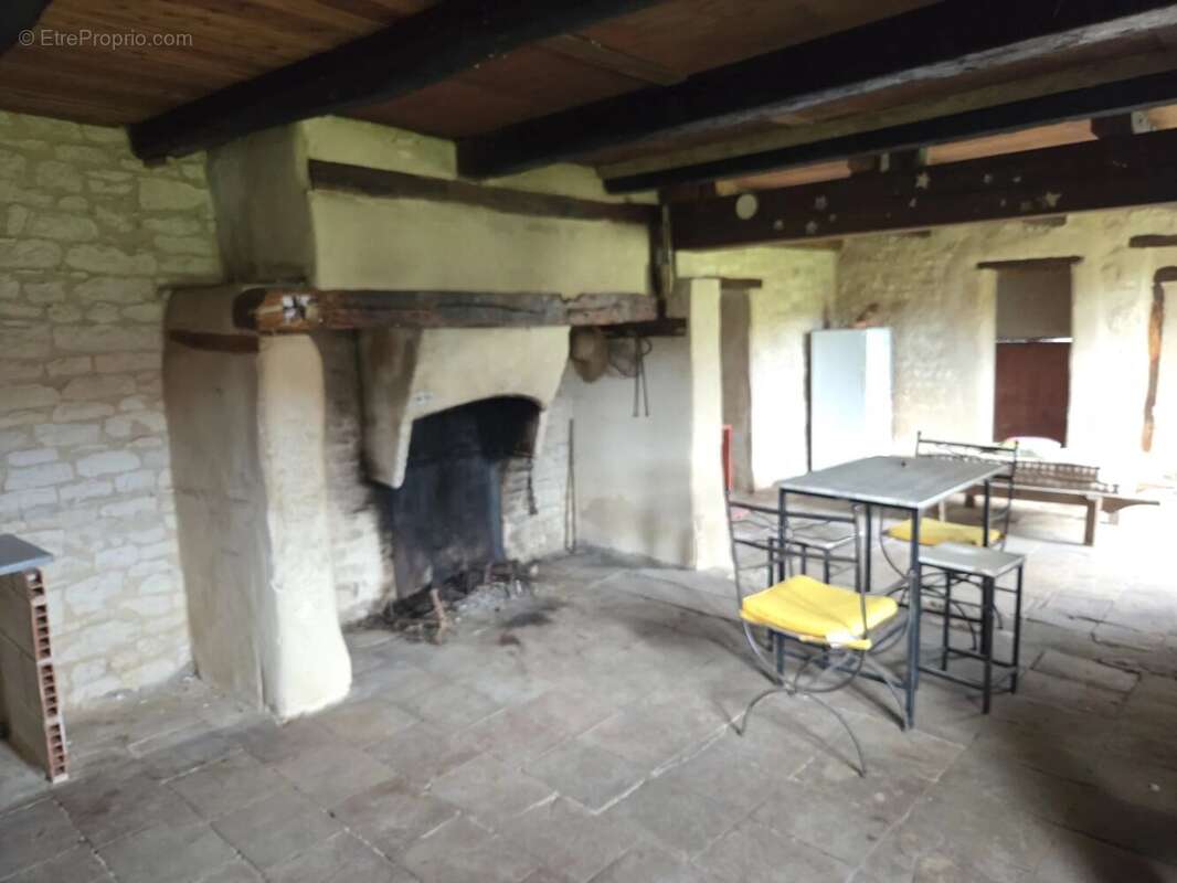 Maison à PUYLAROQUE