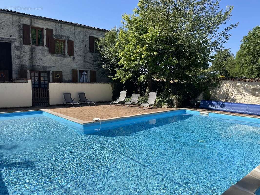 Maison à SAINT-PIERRE-DE-JUILLERS