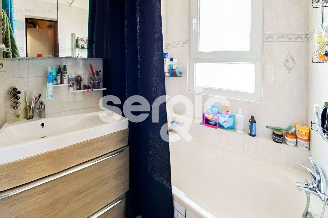 Appartement à SAINTE-GENEVIEVE-DES-BOIS