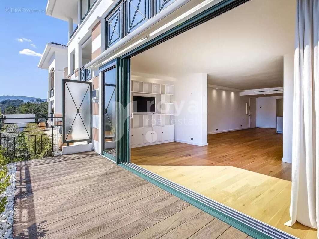 Appartement à MOUGINS