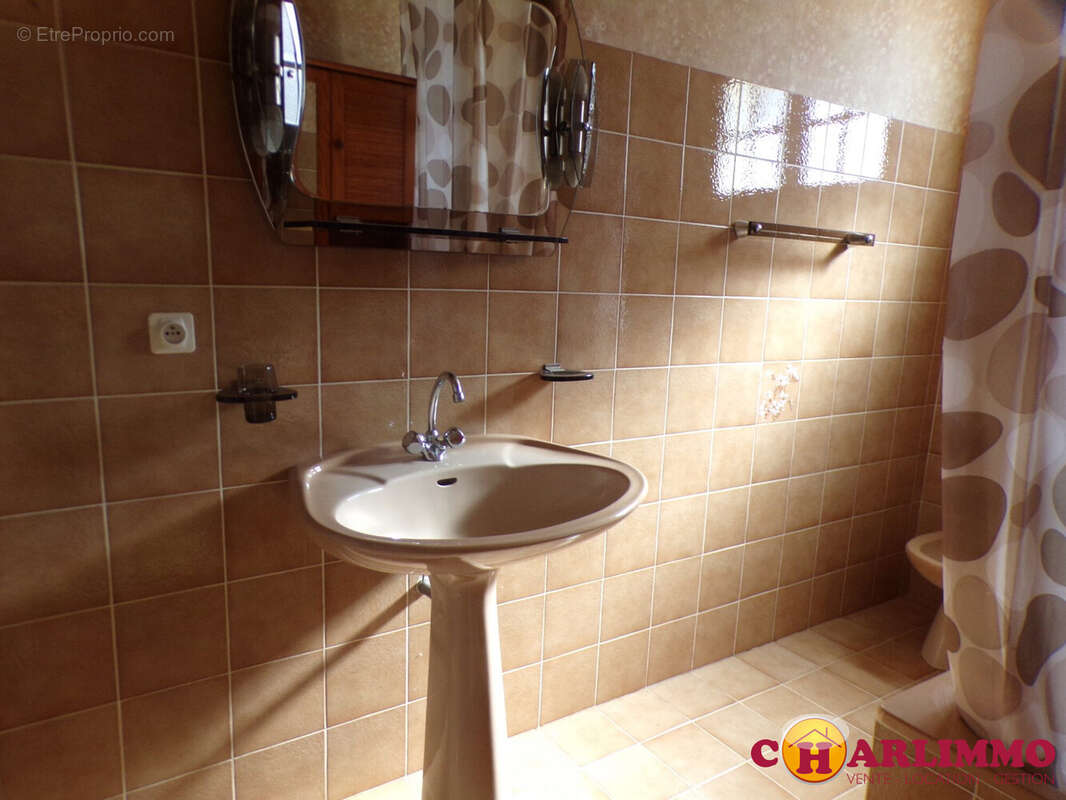 Maison 93 m² à Chassenon  - photo 7