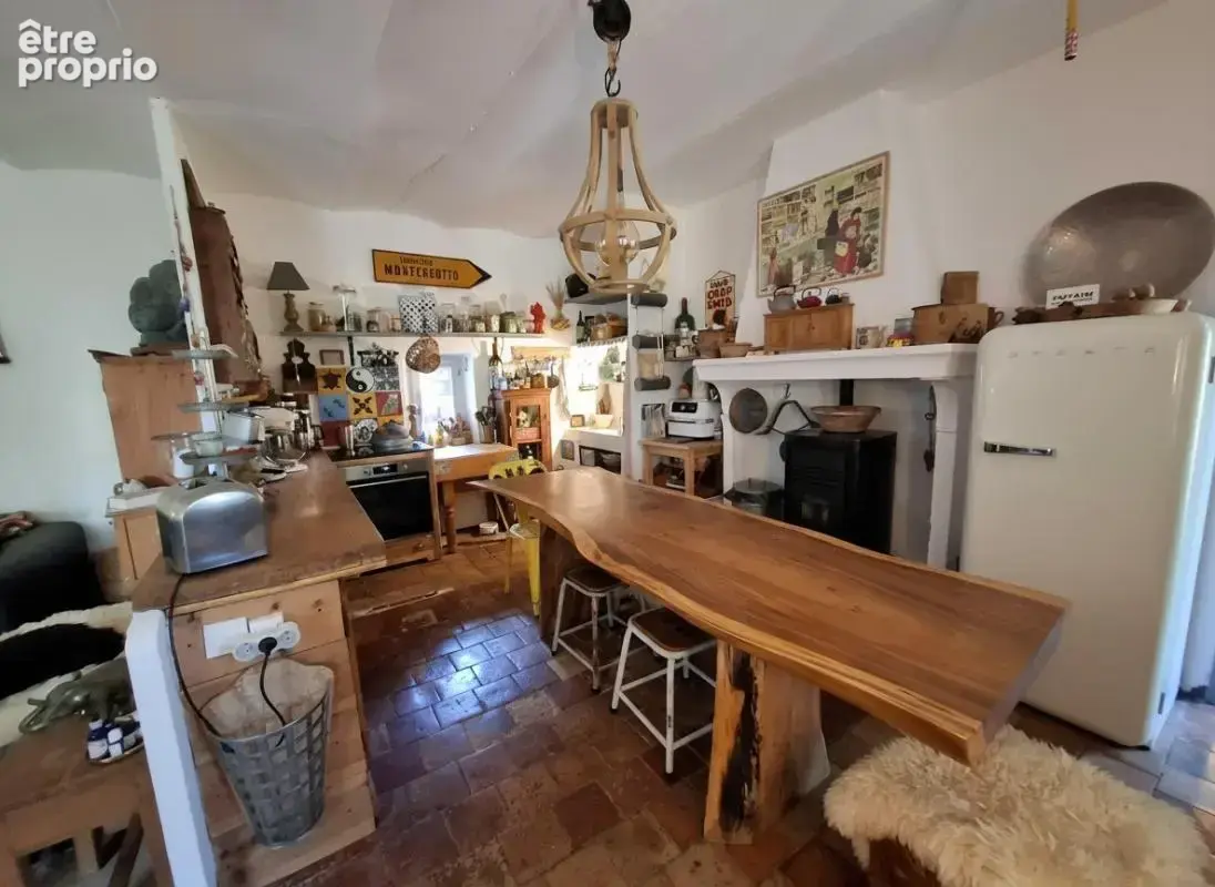 Charme, authenticité et potentiel pour cette belle maison de 90 m² + 50 m² de remise sur un terrain 690 m² constructible dans sa - photo 3