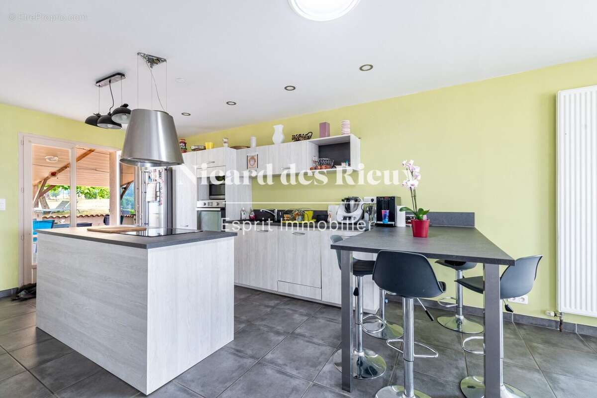 Maison 195 m² à Eybouleuf  - photo 8