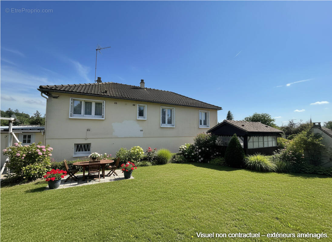 Maison à FONTAINE-LA-GUYON