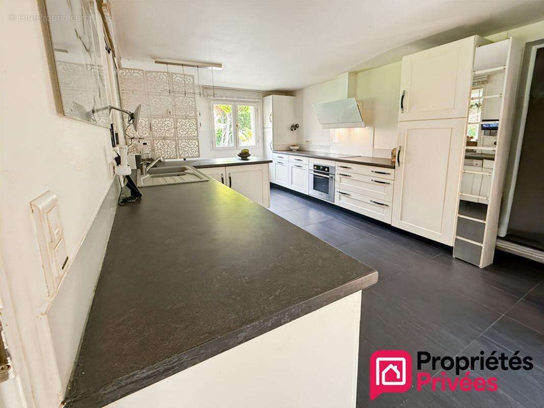VENDAYS-MONTALIVET  -  Grande Propriété de 240m2 au total _ Parc 4050m2 - photo 8