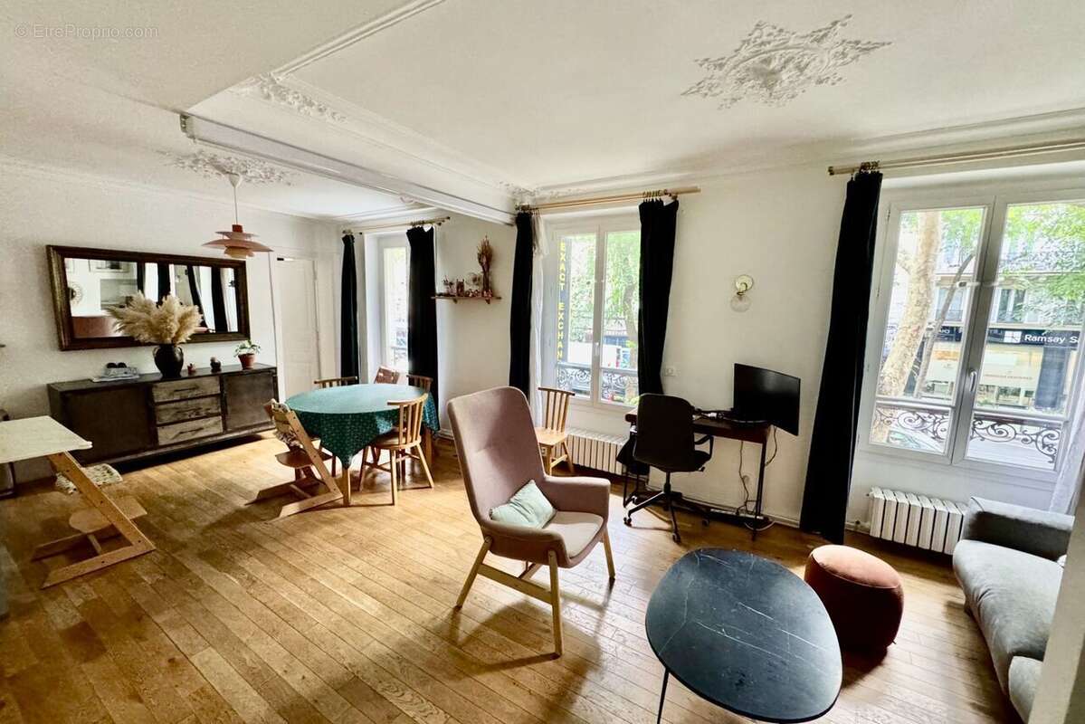 Appartement 72 m² à Paris-10e  - photo 2