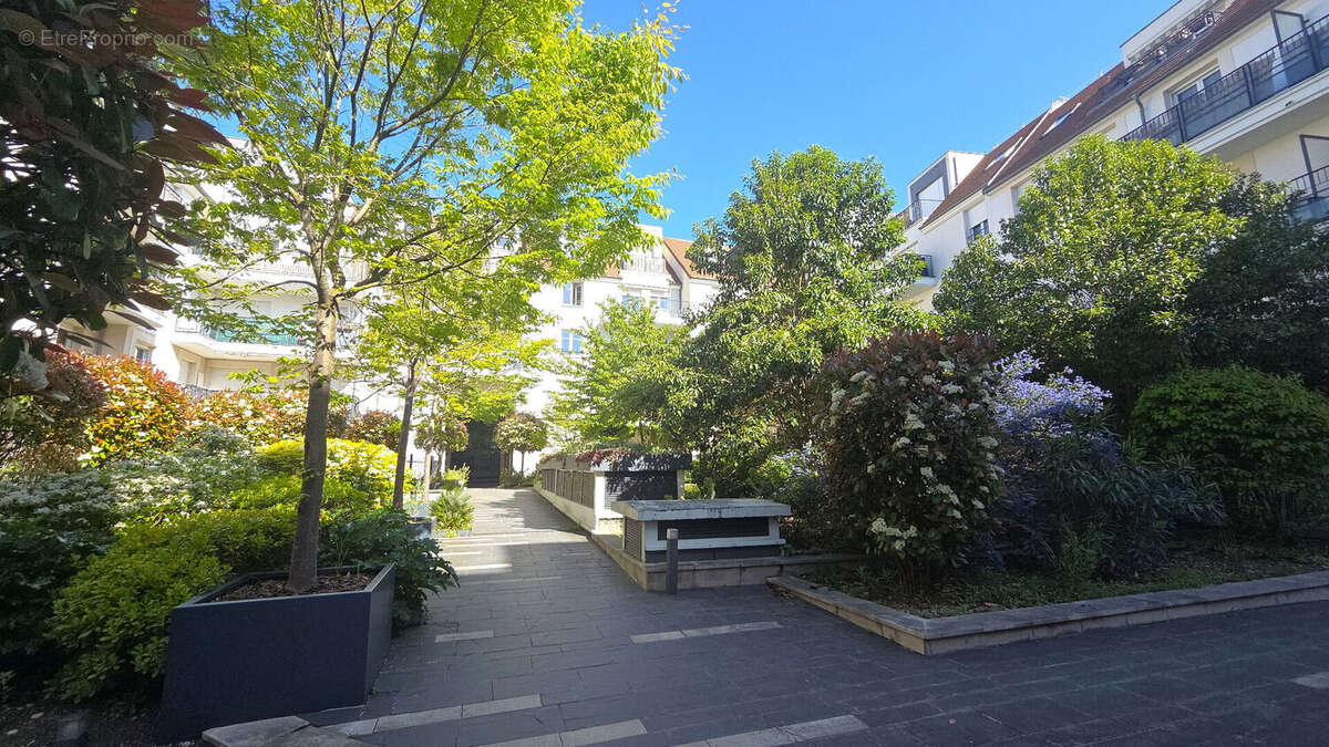 Appartement à HOUILLES