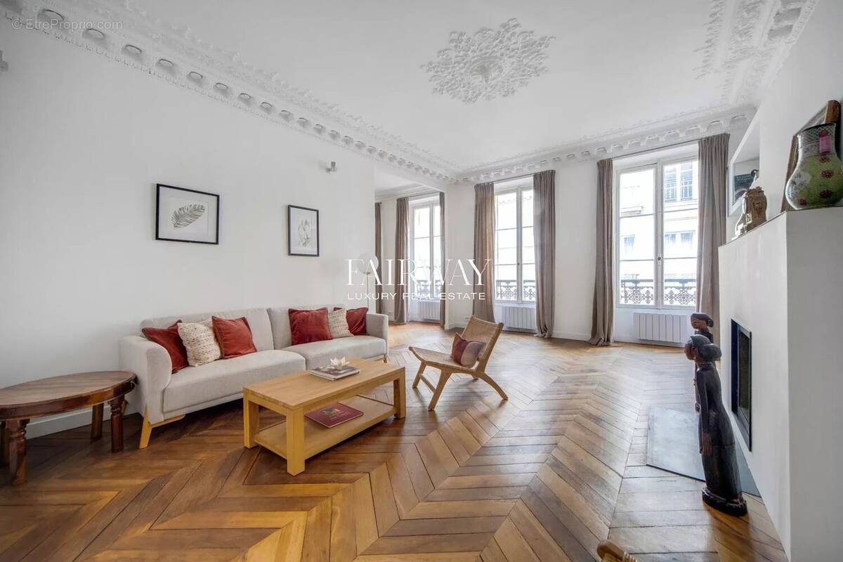 Appartement à PARIS-1E