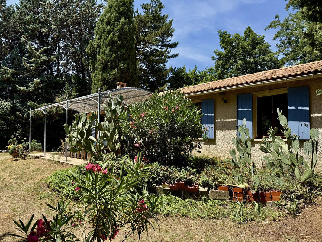 Dickjan POPPEMA de eXp France vous propose une belle villa dans un paradis - Maison à PIERREVERT