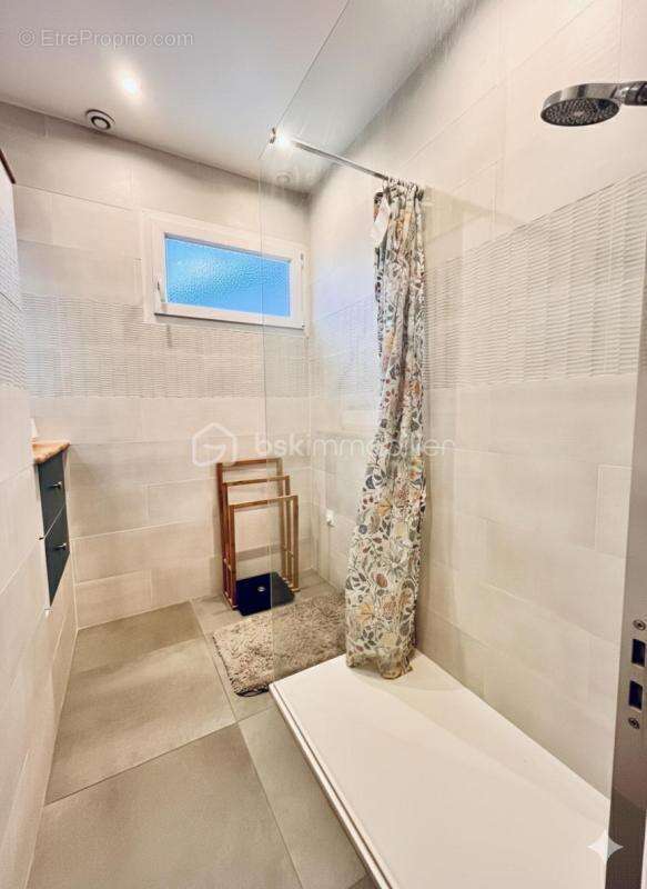 Maison à CHENNEVIERES-SUR-MARNE