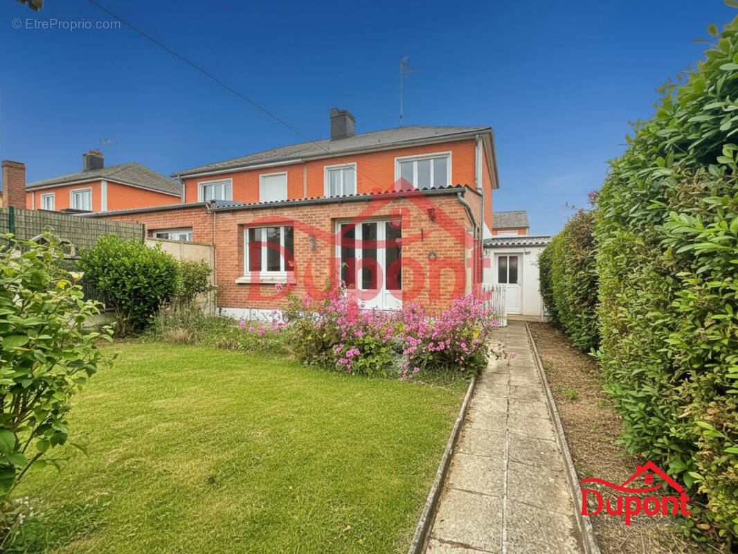 Chambre  - Maison à MASNIERES
