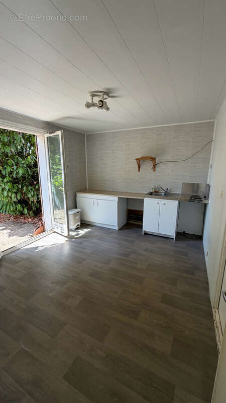 Maison, à rénover. 102 m2 habitables. Quatre chambres - photo 5