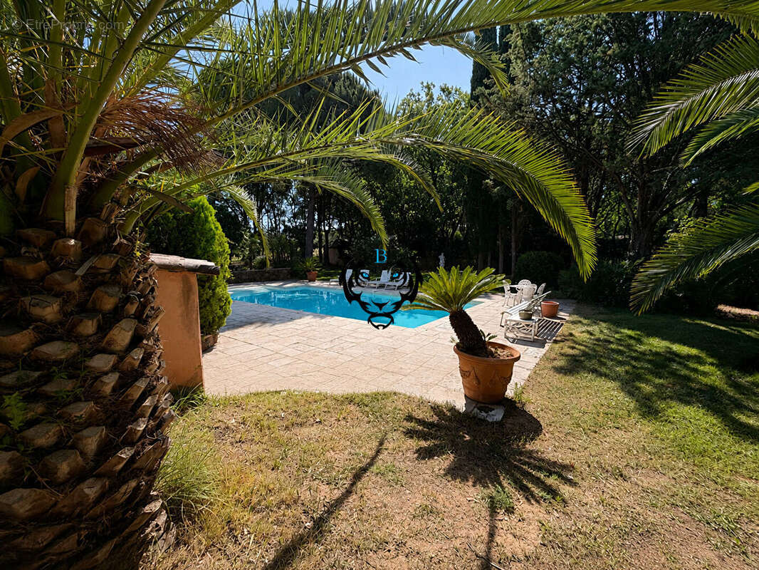 Maison à ROQUEBRUNE-SUR-ARGENS