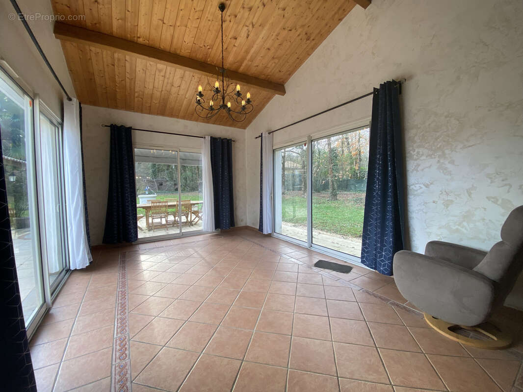 Maison à ROULLET-SAINT-ESTEPHE