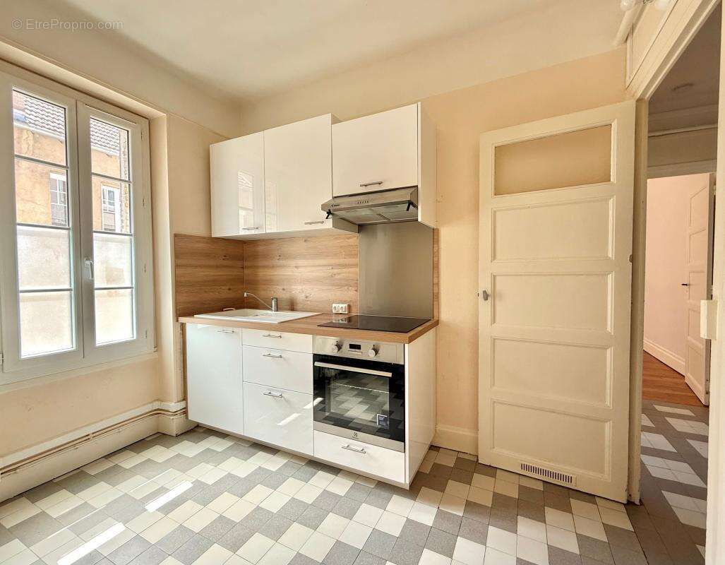 Appartement T3 avec cave et grenier, propre, stationnement aisé - photo 4