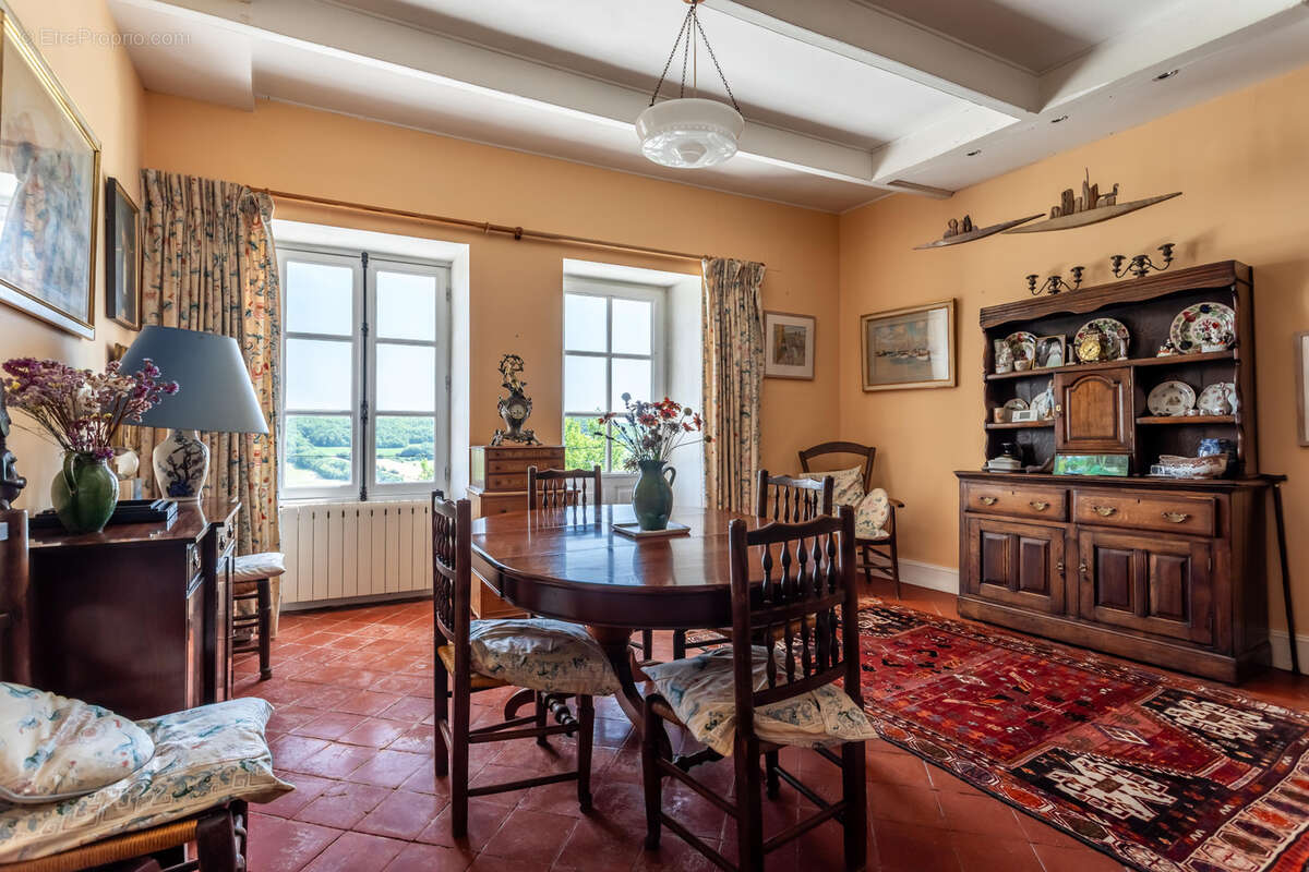 Maison de campagne avec annexes, piscine, grange et vue - photo 13