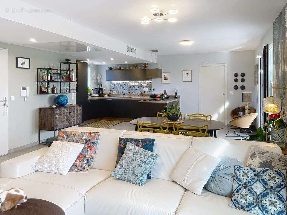 Appartement à ROQUEFORT-LES-PINS
