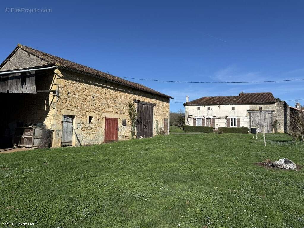 Maison à NANTEUIL-EN-VALLEE