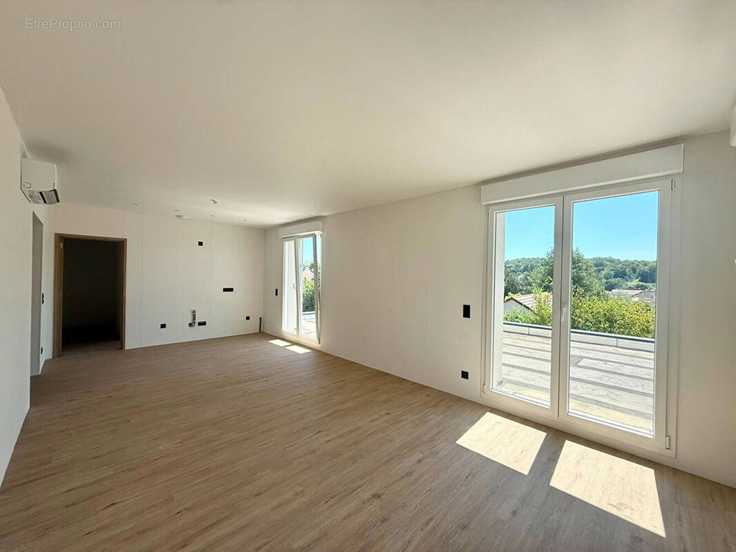 Appartement à ECOLE-VALENTIN