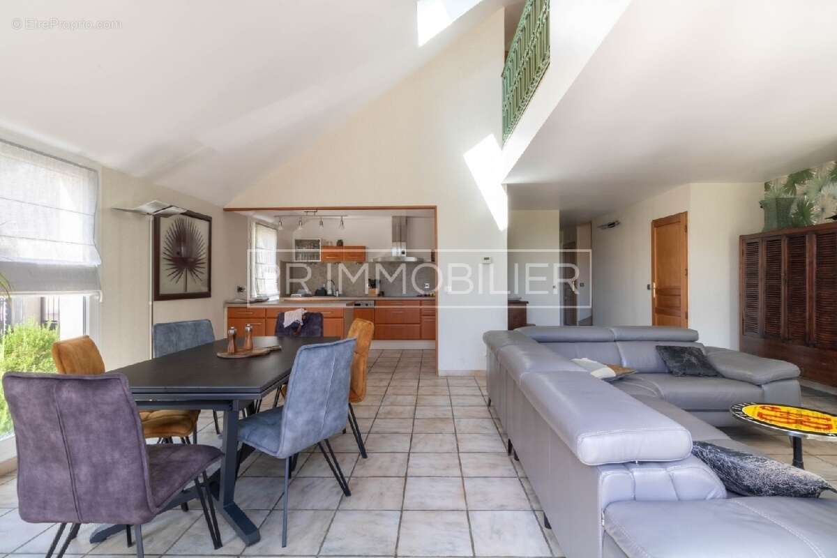 Maison à SAINT-THIBAULT-DES-VIGNES