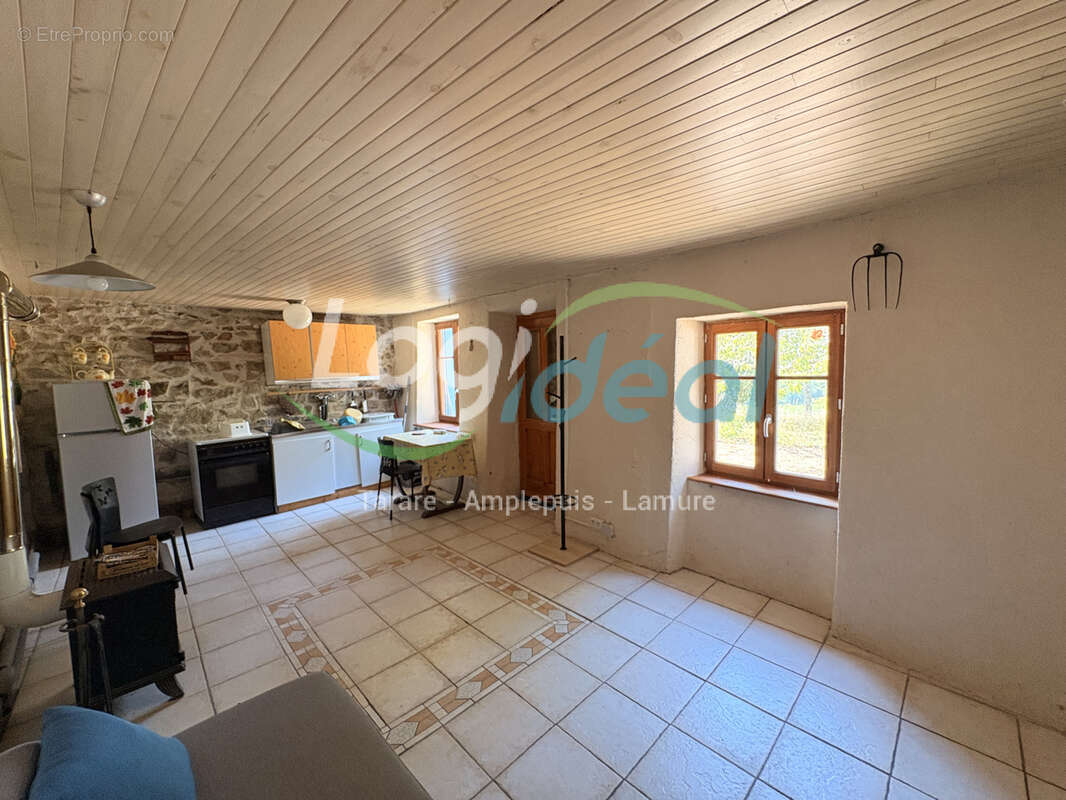 Maison de campagne à fort potentiel - Saint-Cyr-de-Valorges - photo 3