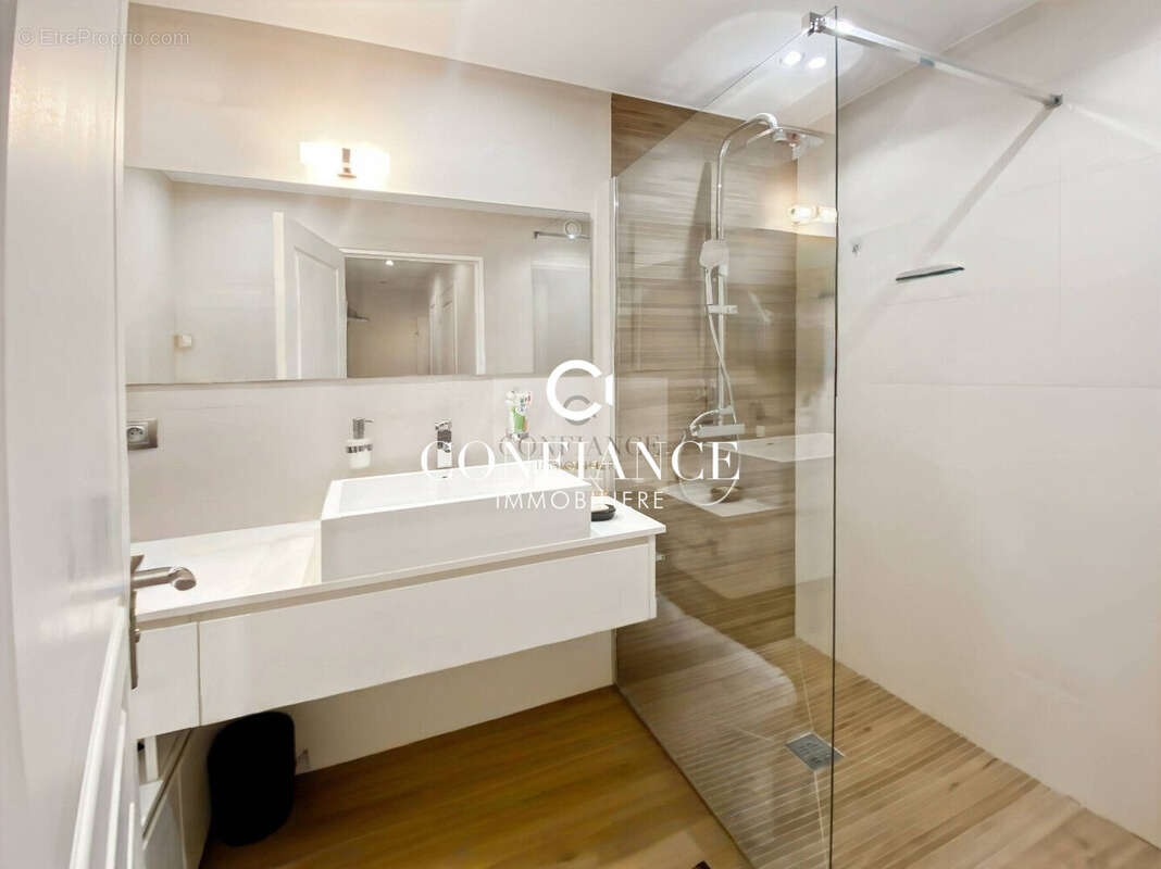Appartement à EZE