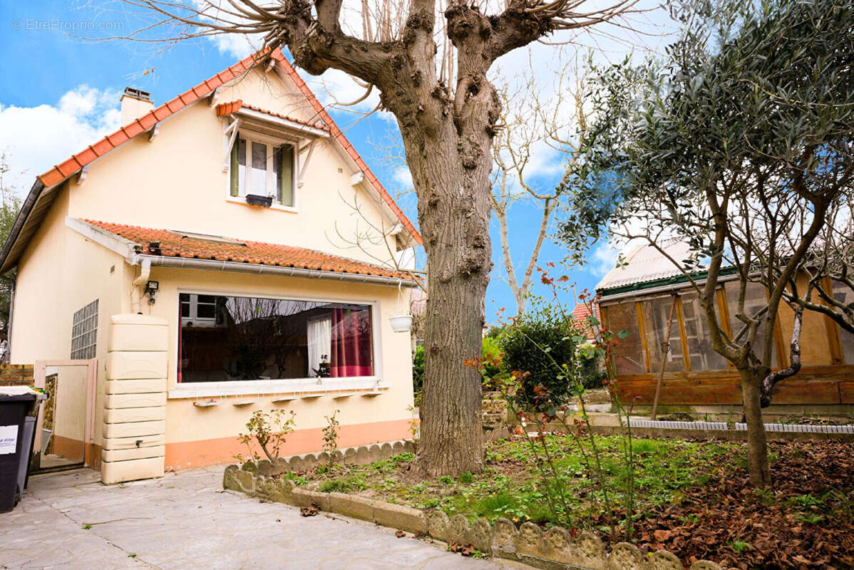 Maison à SAINTE-GENEVIEVE-DES-BOIS
