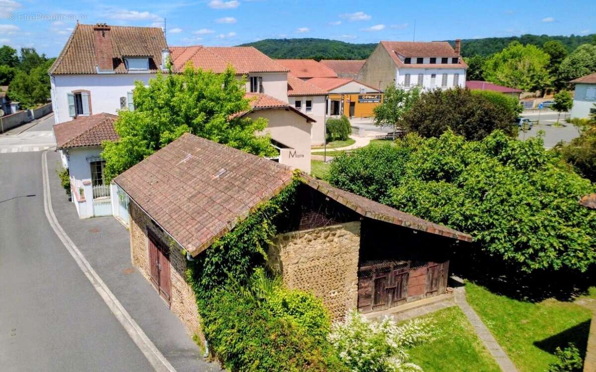 Maison 254 m² à Villecomtal-Sur-Arros  - photo 2