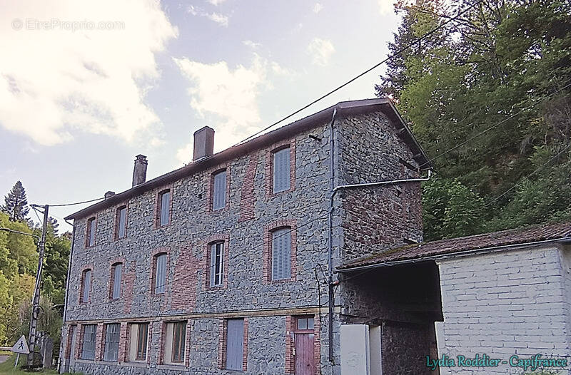 Appartement à LA MONNERIE-LE-MONTEL