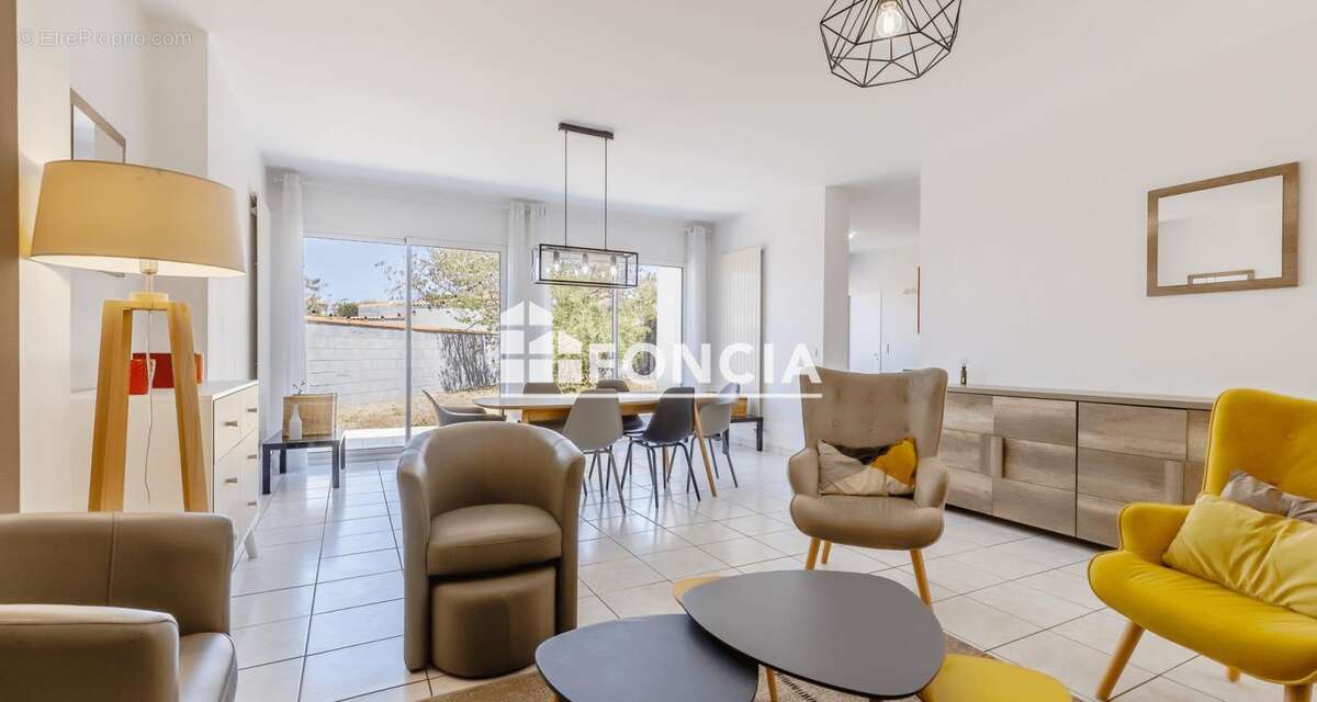 LES SABLES D'OLONNE PROCHE CENTRE ET PLAGE - Maison T3 de 100m2 de plain-pied avec garage, terrasse et jardin - photo 4