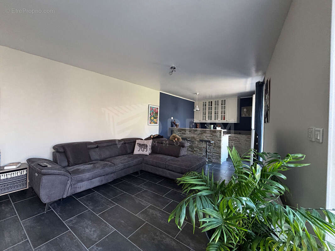 Maison à CRUZY-LE-CHATEL