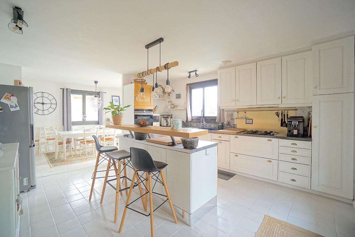 Maison à LA TOUR-DE-SALVAGNY