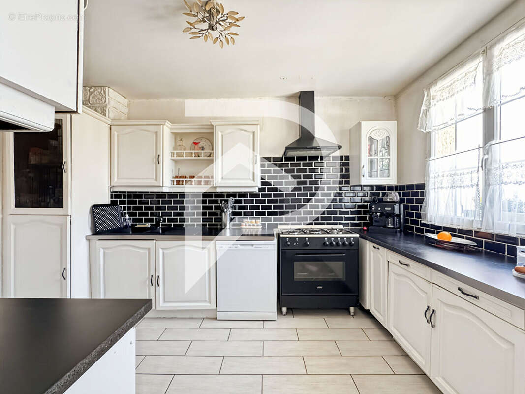 Maison à NOYERS-SAINT-MARTIN