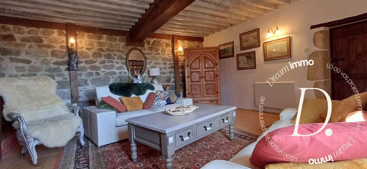 Maison à SAINT-GERVAIS-D'AUVERGNE