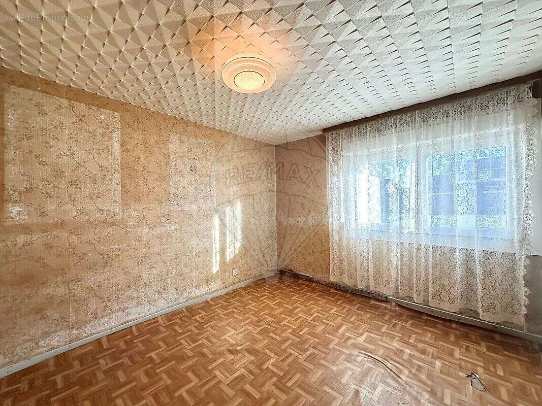 Maison à AY-SUR-MOSELLE