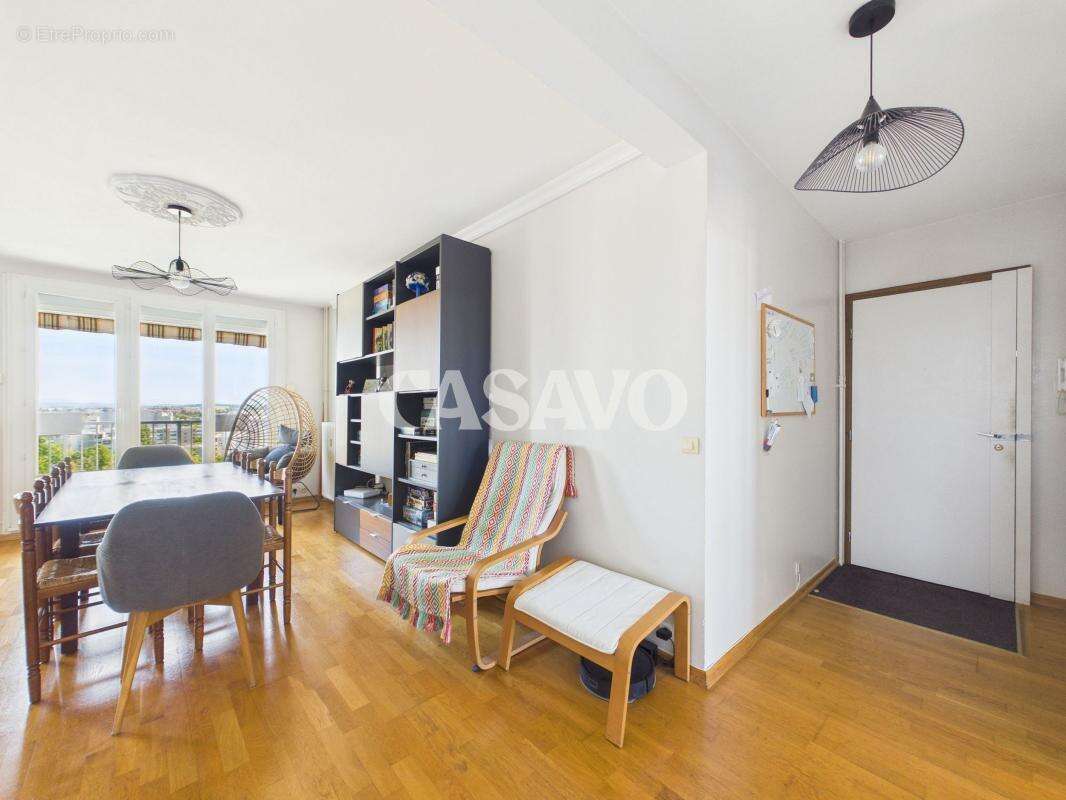 Appartement à DECINES-CHARPIEU